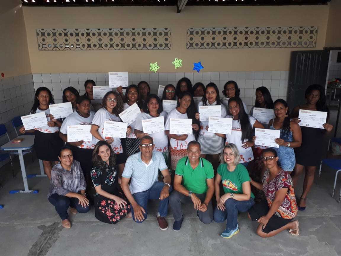 Secretaria de Assistência Social faz entrega de Certificados do Curso de Cabeleireira.
